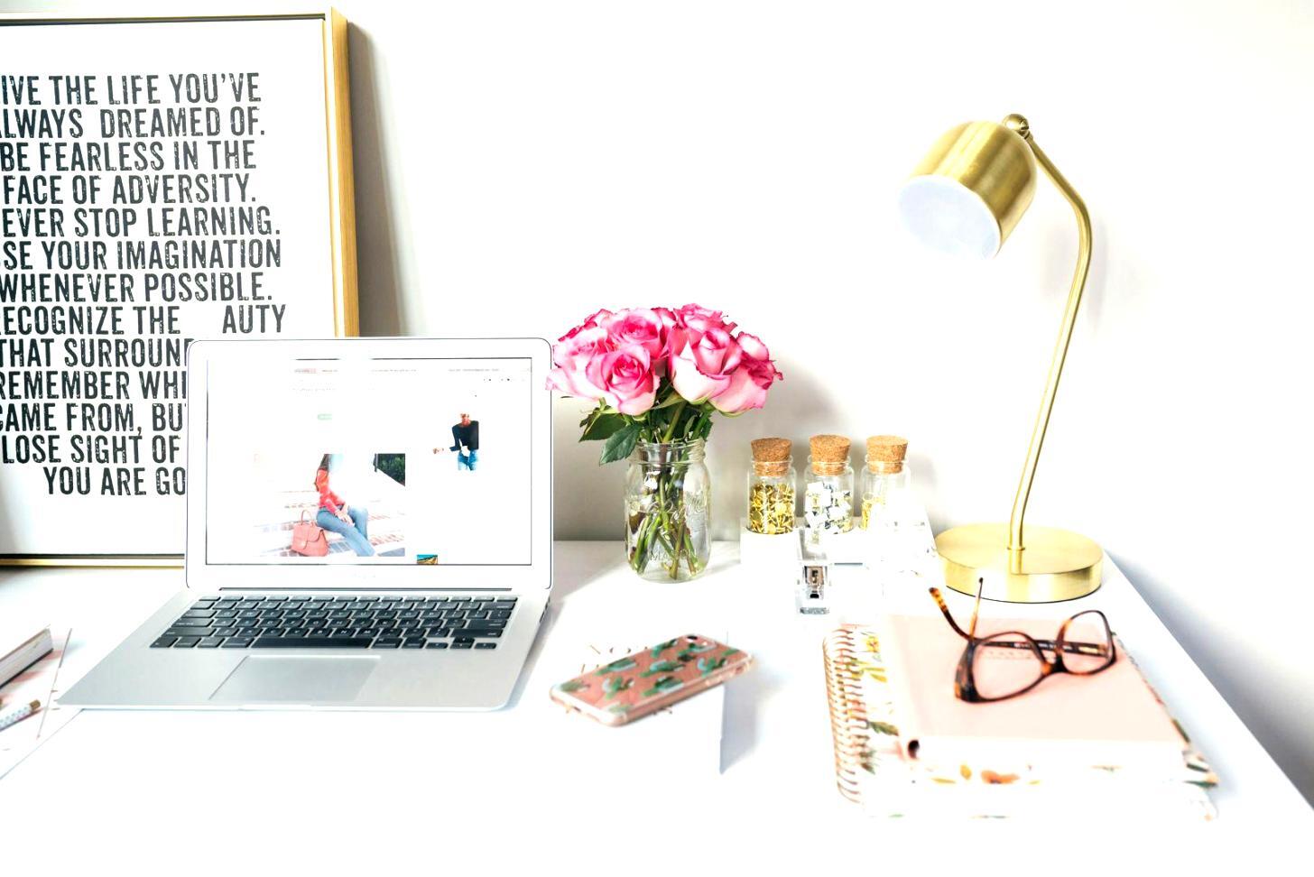 Finanzberater erklärt Investmentstrategien